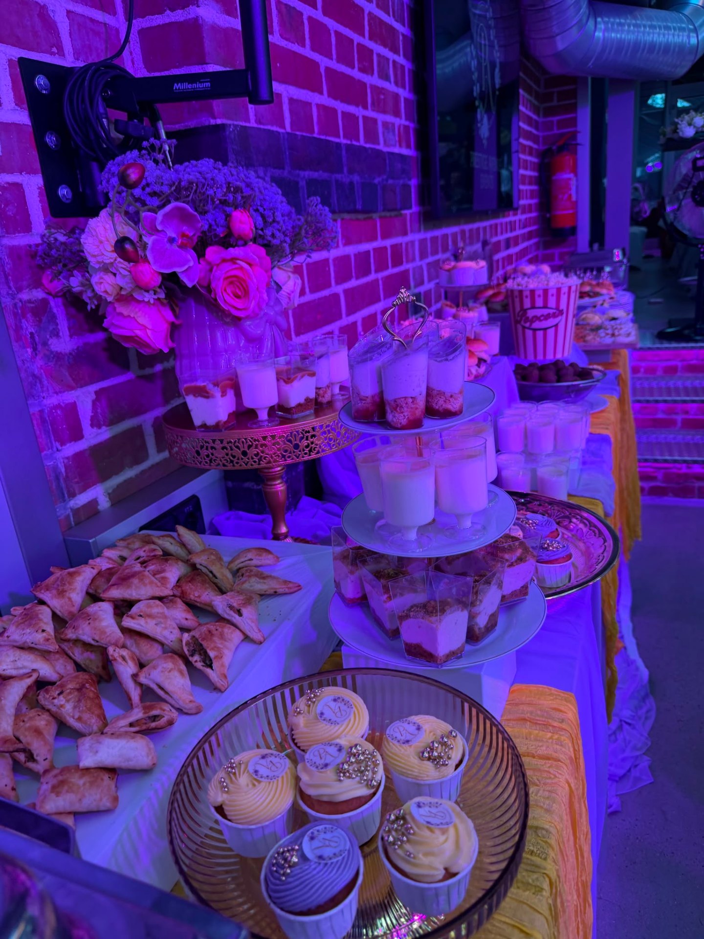 Dessert-Buffet mit personalisierten Cupcakes